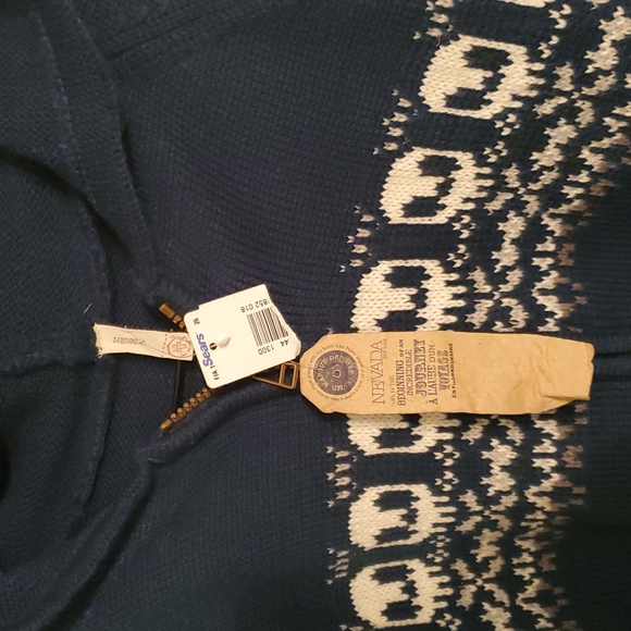 NWT Nevada Zip up Skulls Hoodie - Picture 3 of 7